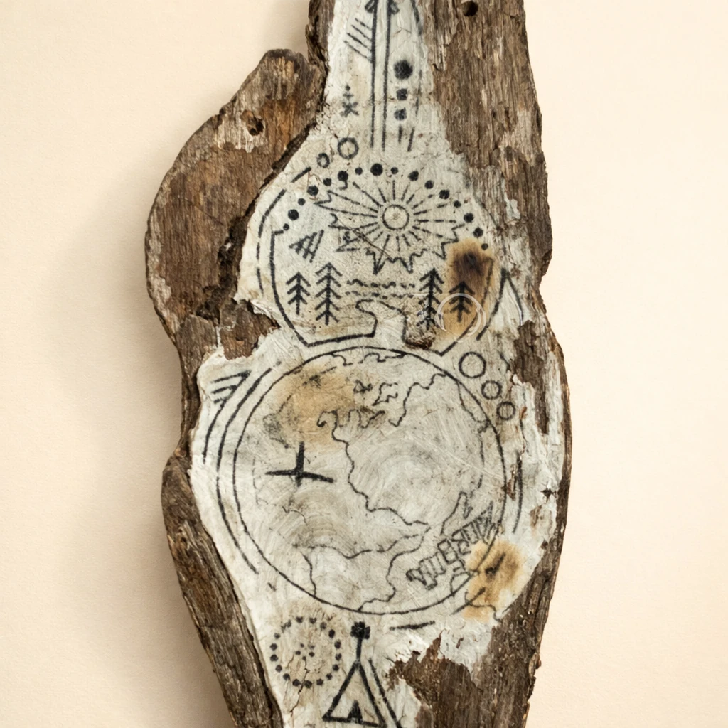 قاب چوبی نماد زمین و طبیعت – یادآوری