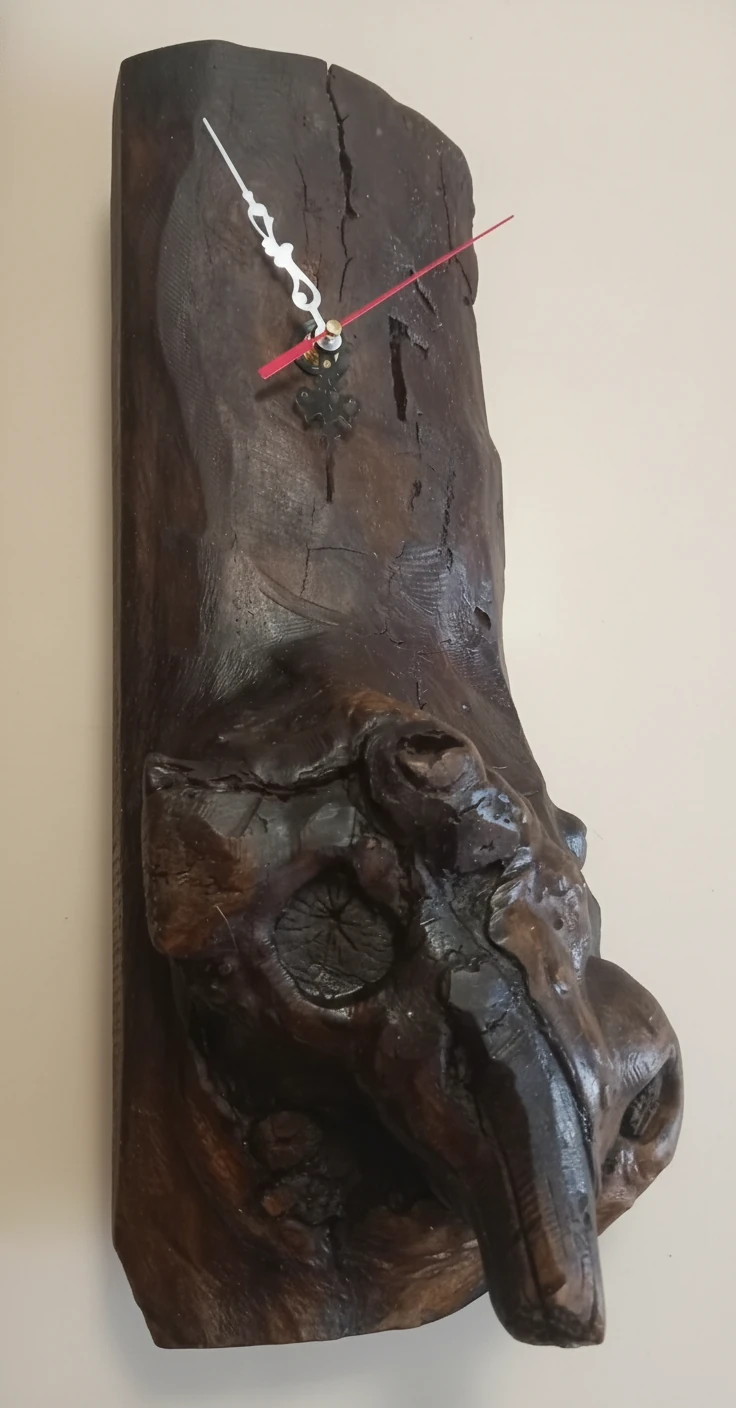 ساعت دیواری چوبی دست‌ساز از ریشه طبیعی | سبک رناشیان